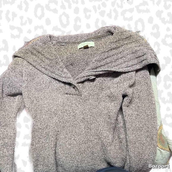 Women’s Sweater - Picture 1 of 3